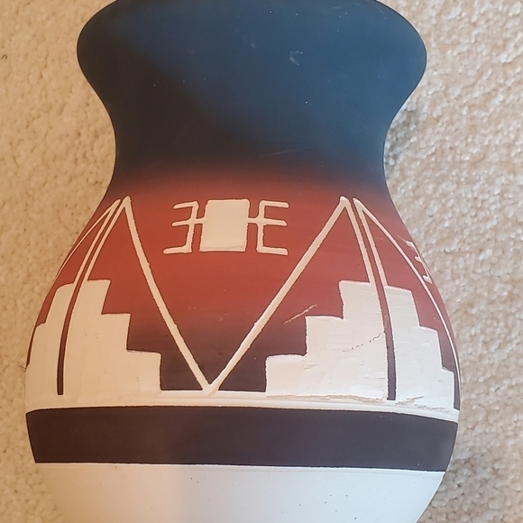 Vintage High (hyh) Elk Soiux handmade southwest vase. Pottrey. Signed - Picture 6 of 8